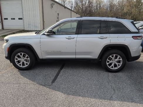 Used 2022 Jeep Grand Cherokee Limited image 11