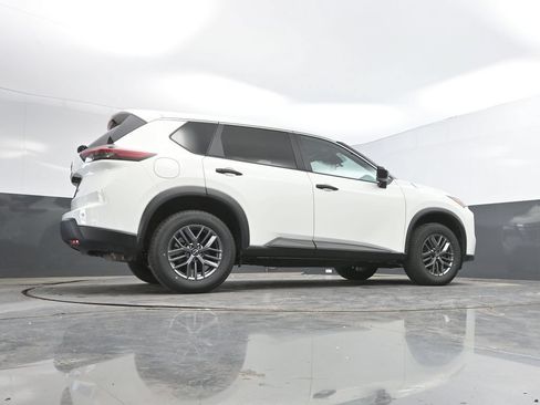 Used 2024 Nissan Rogue S AWD/4WD image 41