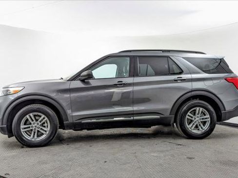 Used 2023 Ford Explorer XLT w/ Equipment Group 202A image 3