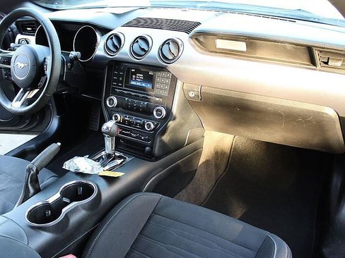 Used 2017 Ford Mustang Coupe RWD image 13