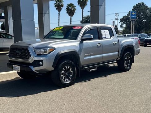 Used 2019 Toyota Tacoma TRD Off-Road w/ Technology Package AWD/4WD image 7