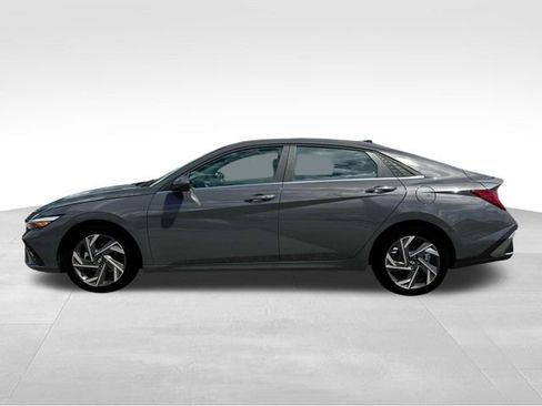 New 2025 Hyundai Elantra SEL image 3