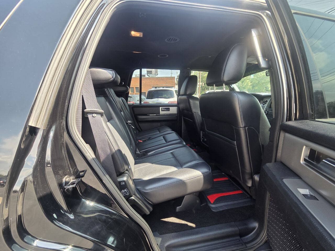Used 2017 Ford Expedition XLT w/ Equipment Group 202A RWD image 18
