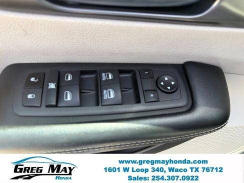 Used 2022 Chrysler Pacifica Touring-L FWD image 23