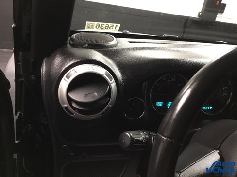 Used 2015 Jeep Wrangler Unlimited Rubicon w/ Connectivity Group image 46