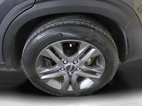 Used 2023 Kia Seltos S image 14