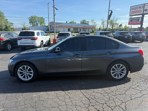Used 2018 BMW 320i xDrive Sedan AWD/4WD image 4