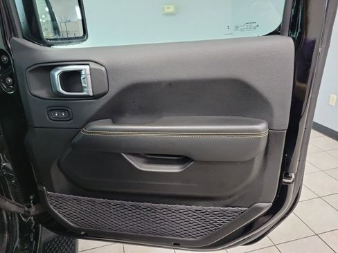 Used 2024 Jeep Wrangler Sahara AWD/4WD image 15