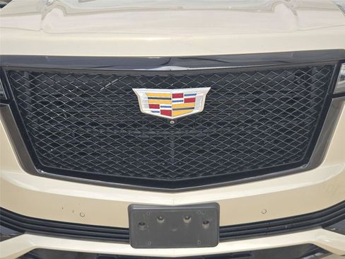 Used 2022 Cadillac Escalade Sport Platinum w/ Heavy-Duty Trailer Package AWD/4WD image 6