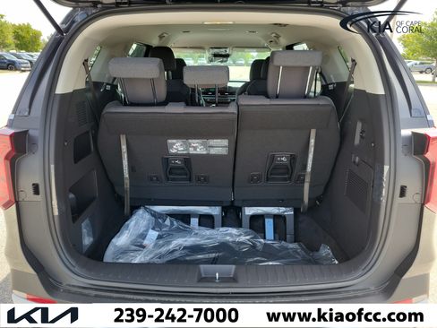 New 2026 Kia Carnival LX FWD image 10