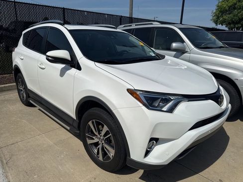 Used 2017 Toyota RAV4 XLE FWD image 2