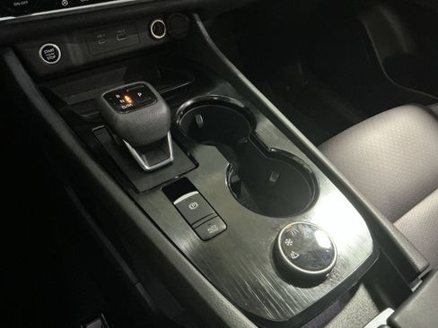 Used 2023 Nissan Rogue SV w/ SV Premium Package image 29