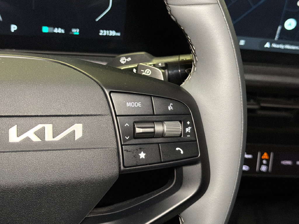 Certified 2025 Kia EV6 Light AWD/4WD image 26
