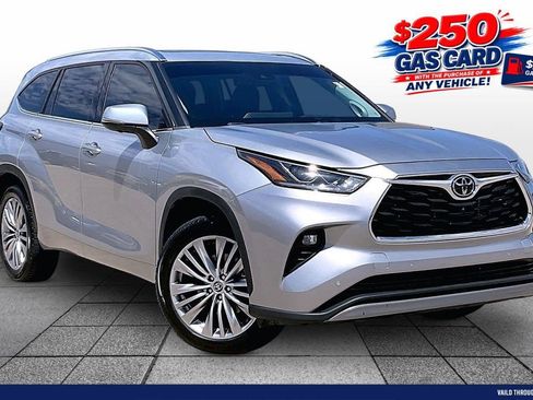 Used 2023 Toyota Highlander Platinum AWD/4WD image 2
