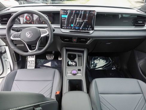 New 2026 Volkswagen Tiguan SE R-Line image 26