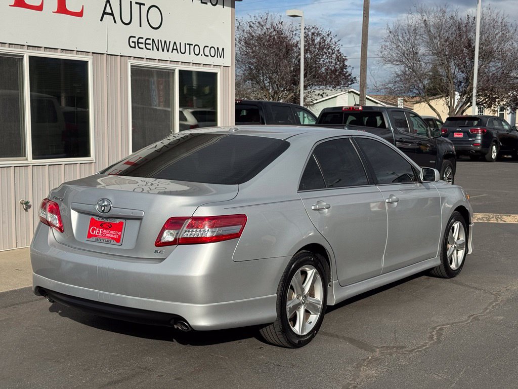 Used 2010 Toyota Camry SE FWD image 3