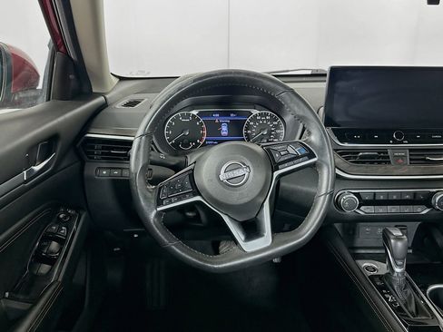 Used 2023 Nissan Altima 2.5 SV w/ SV Premium Package image 17