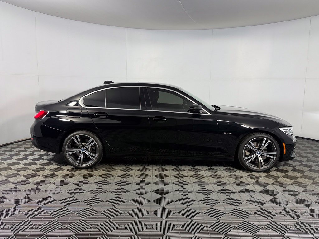 Used 2022 BMW 330e w/ Driving Assistance Package RWD image 4