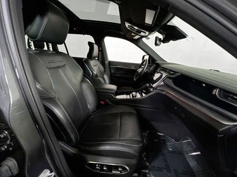 Used 2022 Jeep Grand Cherokee Overland w/ Adv Protech Group III image 30