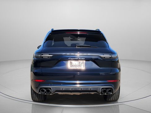 Used 2019 Porsche Cayenne Turbo image 4