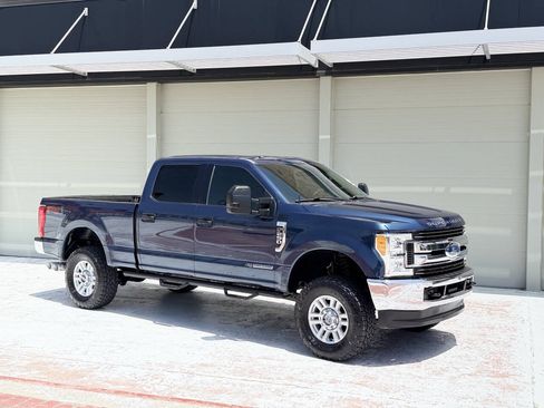 Used 2017 Ford F250 XLT w/ FX4 Off-Road Package AWD/4WD image 3