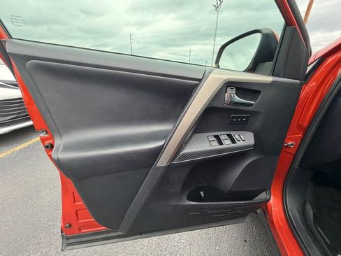 Used 2015 Toyota RAV4 Limited image 9