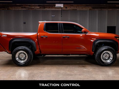 Used 2025 Toyota Tacoma TRD Off-Road image 10