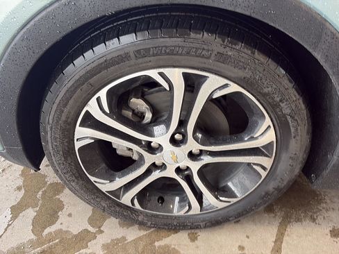 Used 2019 Chevrolet Bolt Premier w/ Infotainment Package image 14