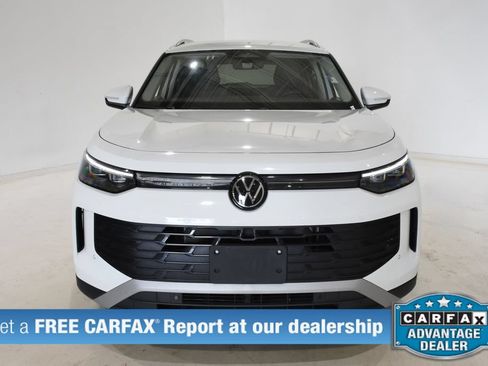 Used 2026 Volkswagen Tiguan SE FWD image 2