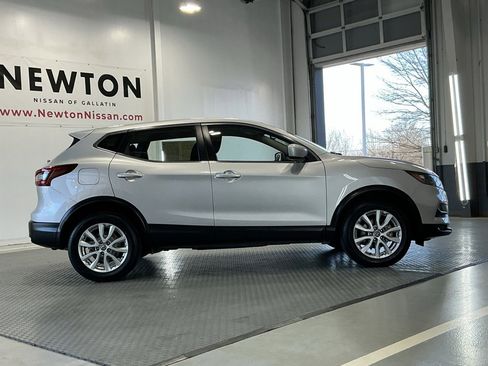 Used 2021 Nissan Rogue Sport S image 32