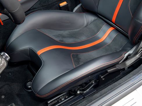 Used 2018 Ferrari 812 Superfast RWD image 8