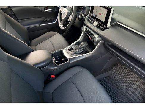 Used 2025 Toyota RAV4 XLE AWD/4WD image 18