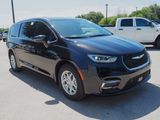 New 2025 Chrysler Pacifica Select image 4