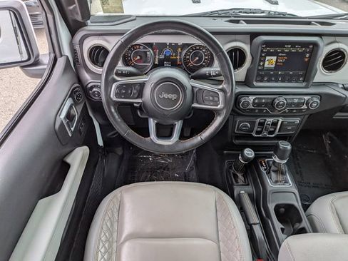Used 2023 Jeep Gladiator Overland AWD/4WD image 17