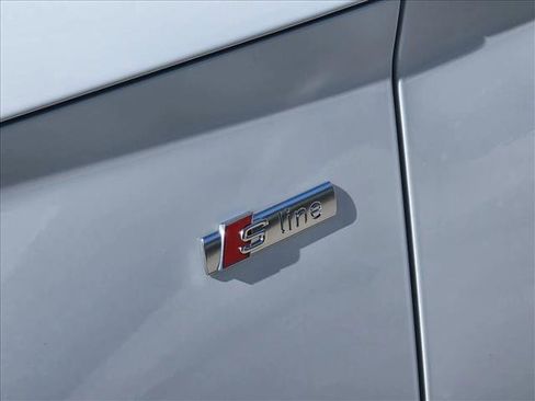 Used 2023 Audi Q5 2.0T Premium w/ Convenience Package image 6