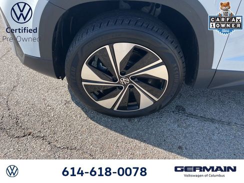 Used 2025 Volkswagen Taos SE AWD/4WD image 18