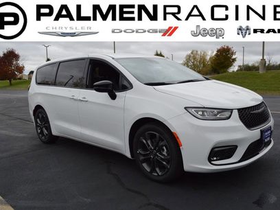 New 2026 Chrysler Pacifica Select