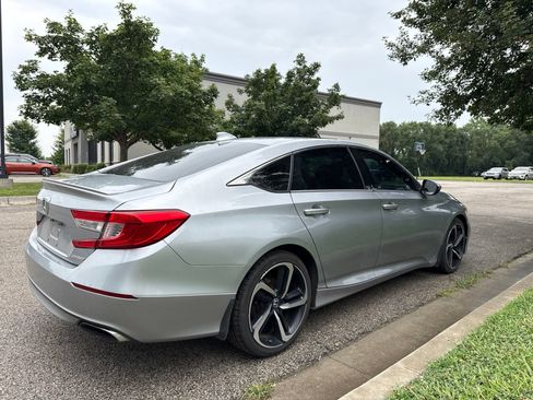 Used 2018 Honda Accord Sport image 5