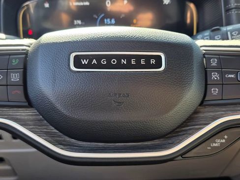 Used 2024 Jeep Wagoneer L Series II image 28
