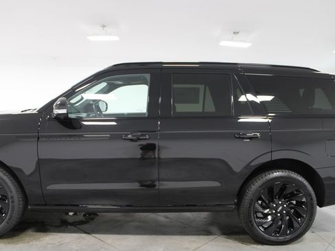 New 2027 Lincoln Navigator Reserve w/ Jet Appearance Package AWD/4WD image 5
