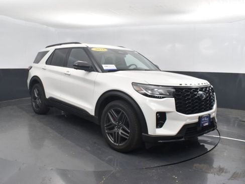 Certified 2025 Ford Explorer ST image 4