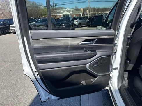 Certified 2024 Jeep Wagoneer Series III AWD/4WD image 22