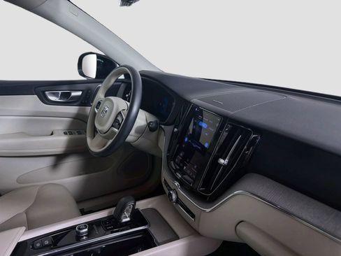Certified 2024 Volvo XC60 B5 Plus AWD/4WD image 30