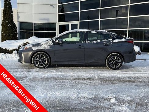 Used 2022 Toyota Prius XLE image 6