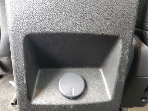 Used 2017 Chevrolet Equinox LT w/ Convenience Package image 29