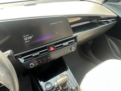 Used 2025 Kia Niro EX FWD image 17