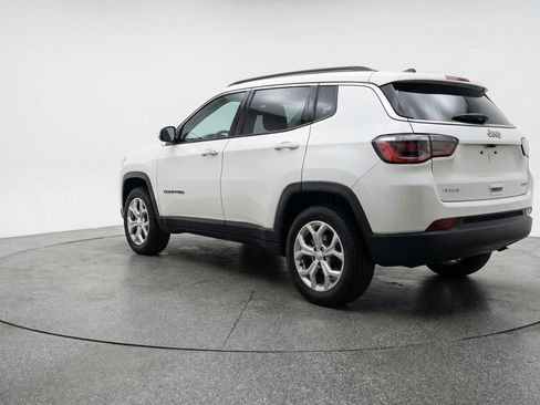 Used 2025 Jeep Compass Latitude image 6