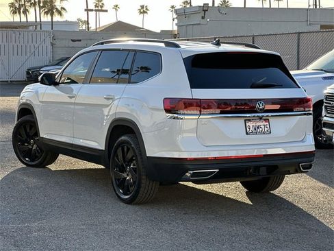 Used 2024 Volkswagen Atlas SE image 6
