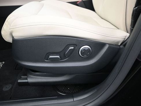 Used 2024 Genesis GV70 2.5T w/ Advanced Package image 10