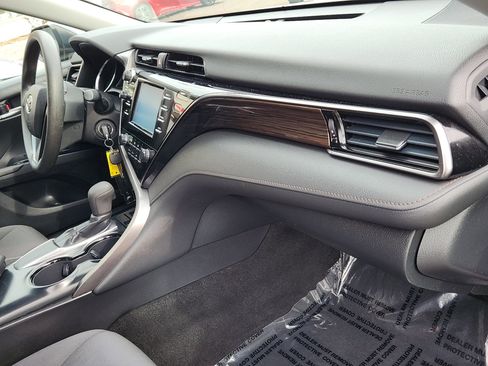 Used 2019 Toyota Camry LE image 26